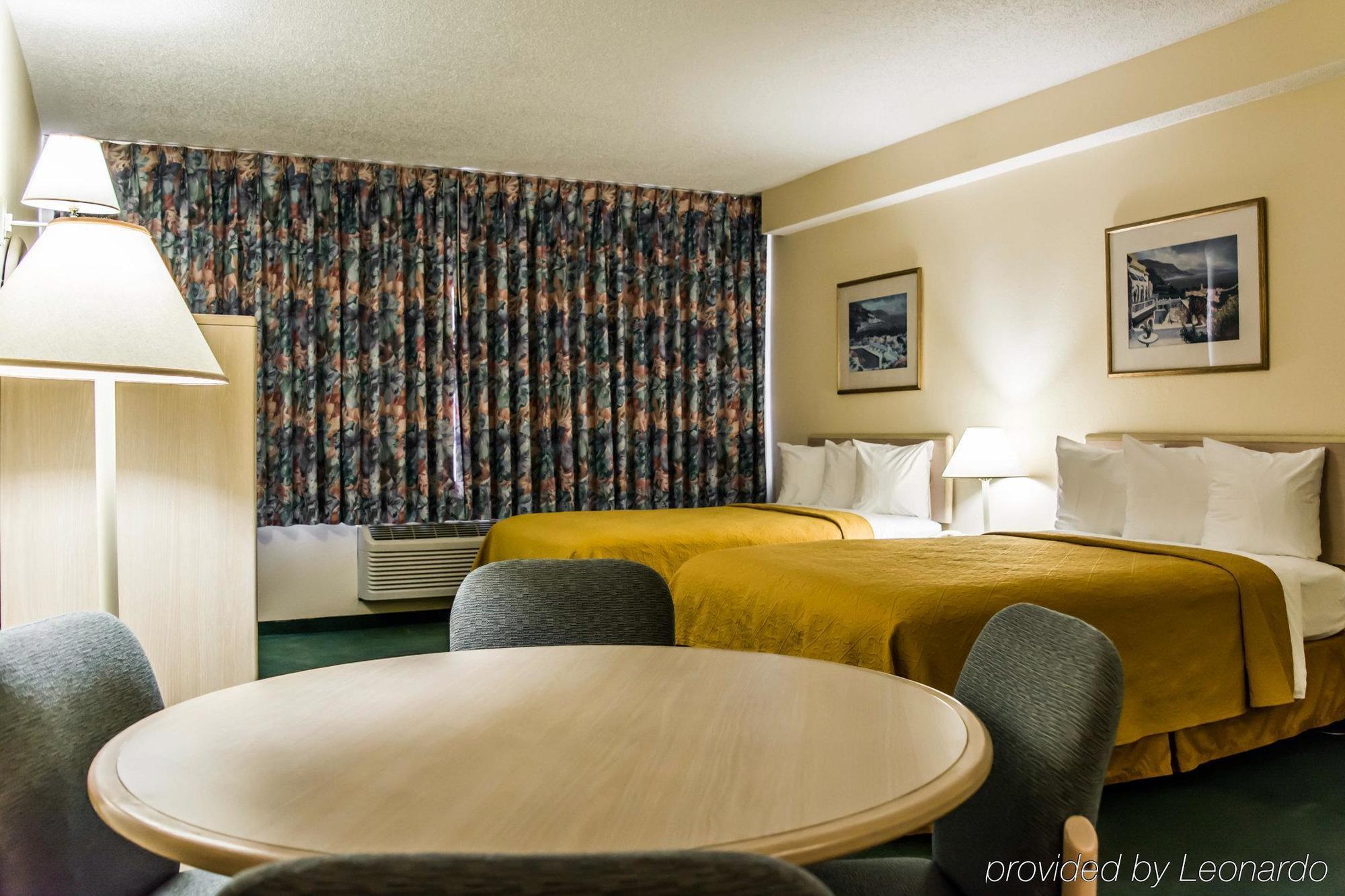 Quality Inn And Suites Golf Resort North North Naples Exterior foto