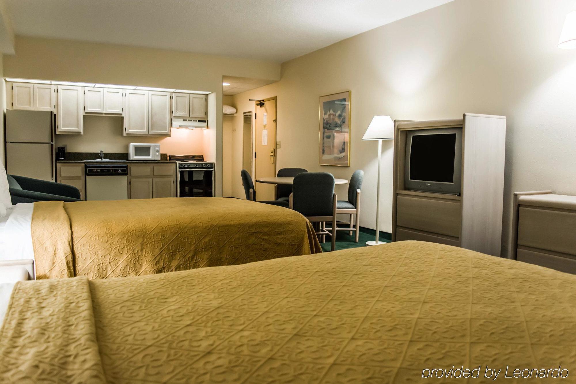 Quality Inn And Suites Golf Resort North North Naples Exterior foto