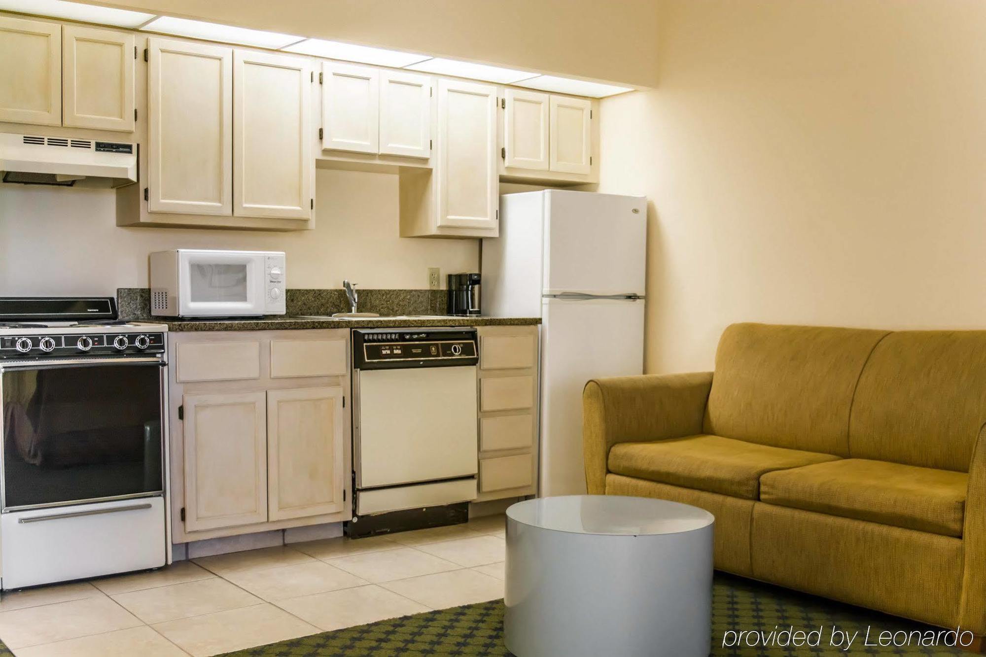 Quality Inn And Suites Golf Resort North North Naples Exterior foto