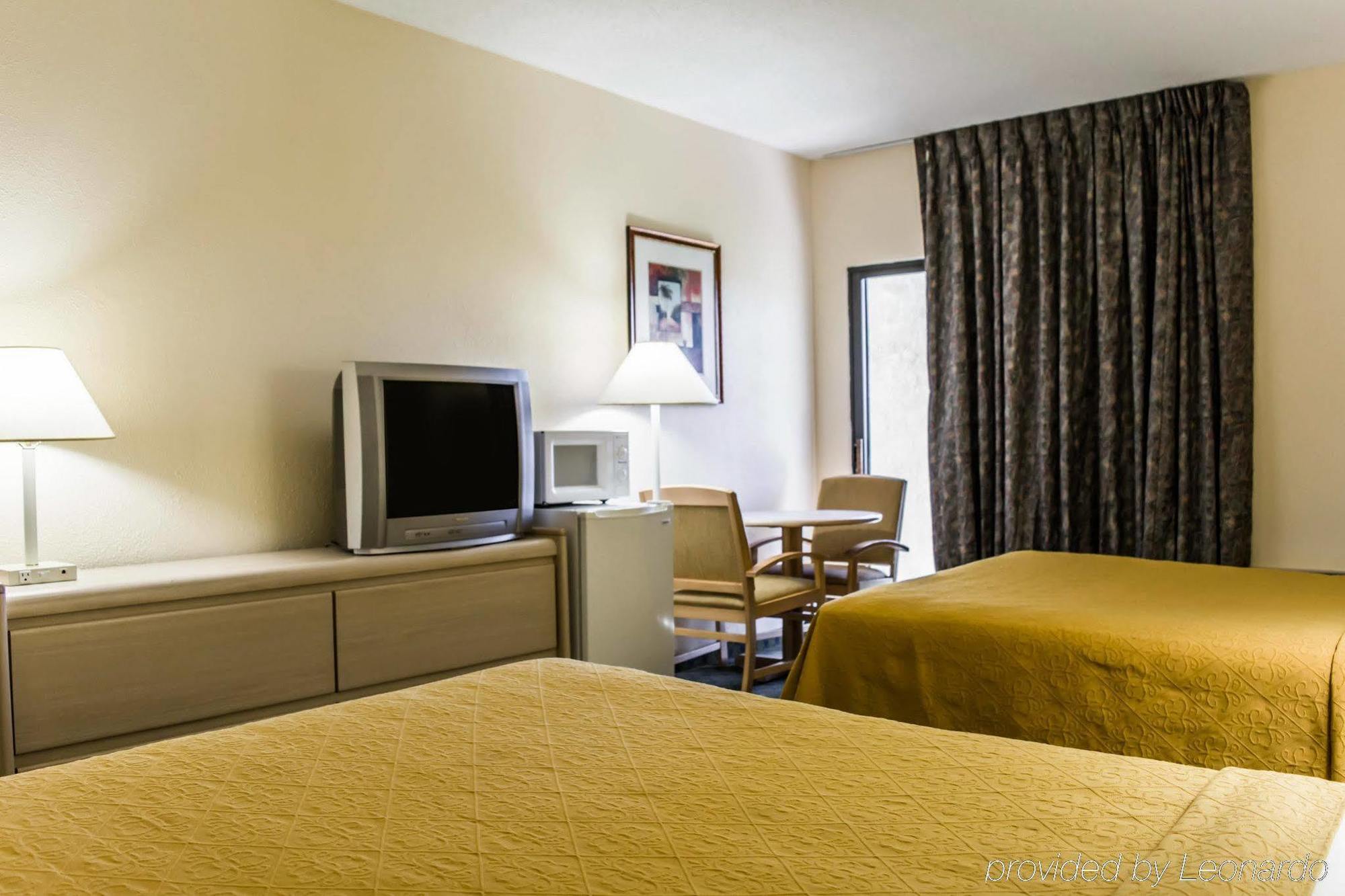 Quality Inn And Suites Golf Resort North North Naples Exterior foto