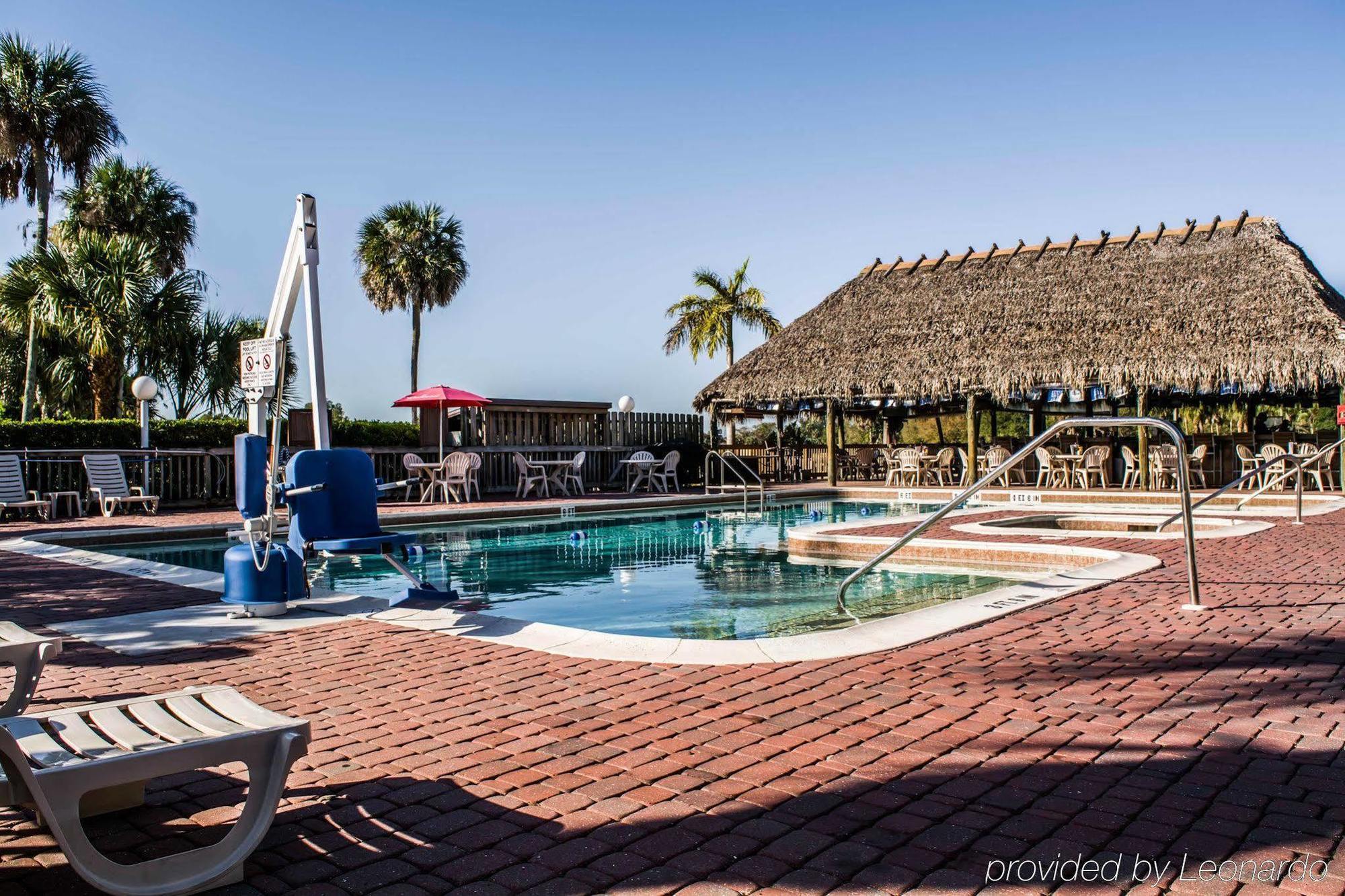 Quality Inn And Suites Golf Resort North North Naples Exterior foto