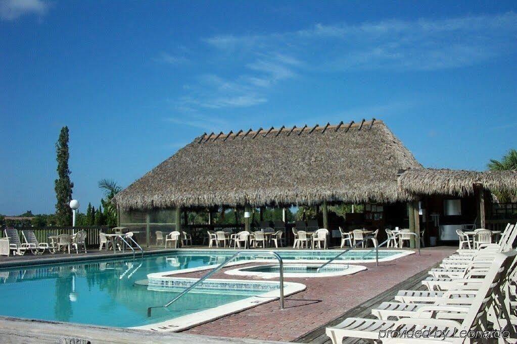 Quality Inn And Suites Golf Resort North North Naples Instalações foto