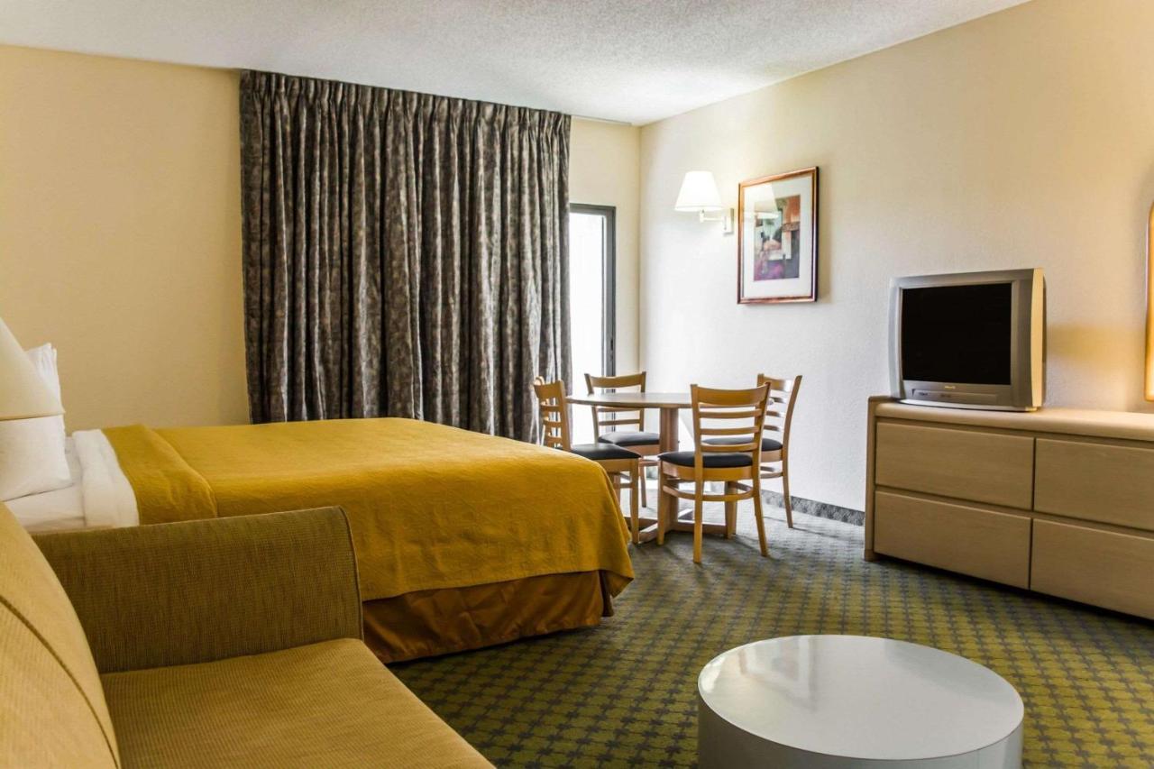 Quality Inn And Suites Golf Resort North North Naples Exterior foto