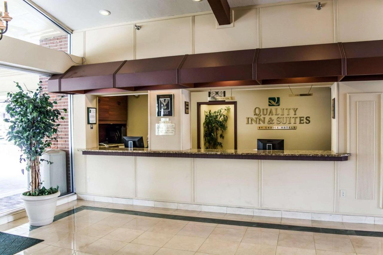 Quality Inn And Suites Golf Resort North North Naples Exterior foto